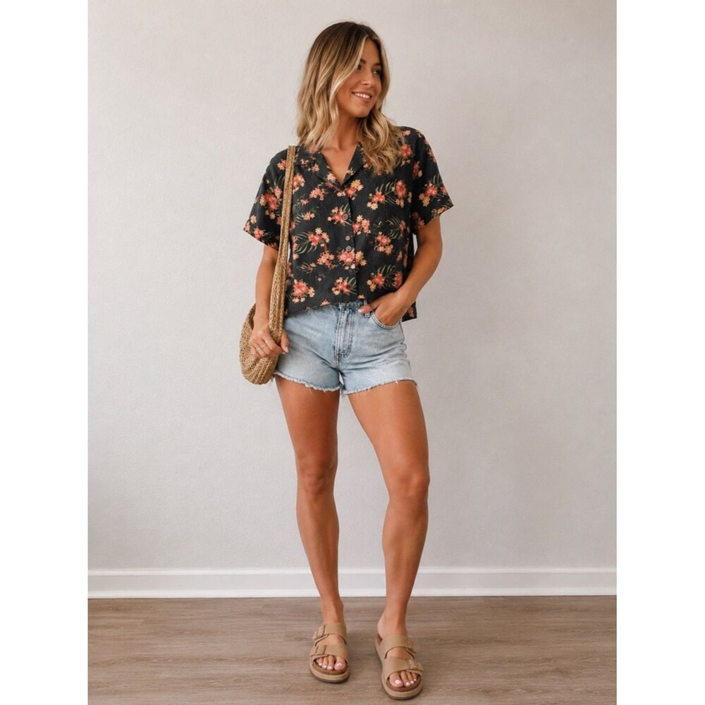 Vintage Hawaiian Floral Button Front Blouse Size Small Tropical Rayon Shirt Blac